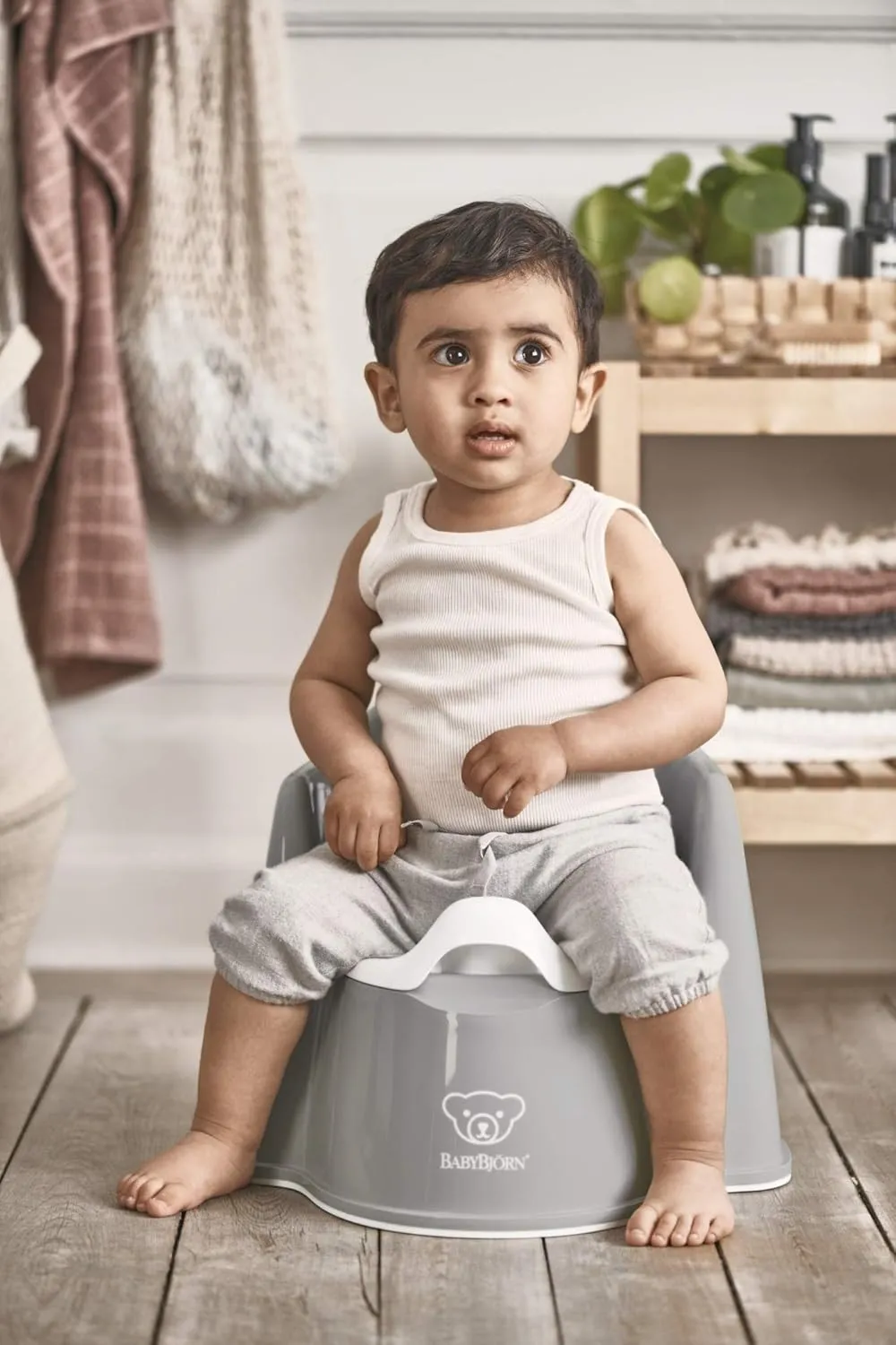BabyBjörn Potty Chair, Gray/White Potty Training Toilet, Easy-to-Clean, Removable Inner Potty, Non-Slip