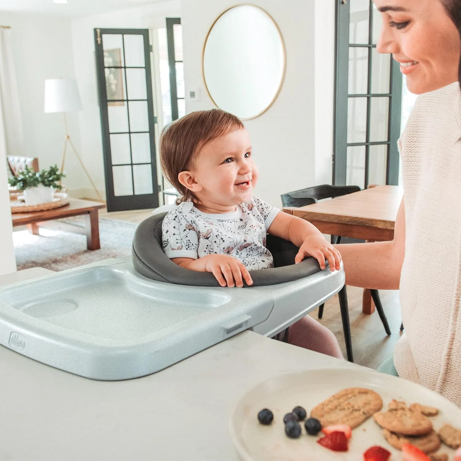 Chicco FastLock® 360 Rotating Hook-On High Chair, Portable High Chair for Babies and Toddlers, Sets up in Seconds | Charcoal/Grey