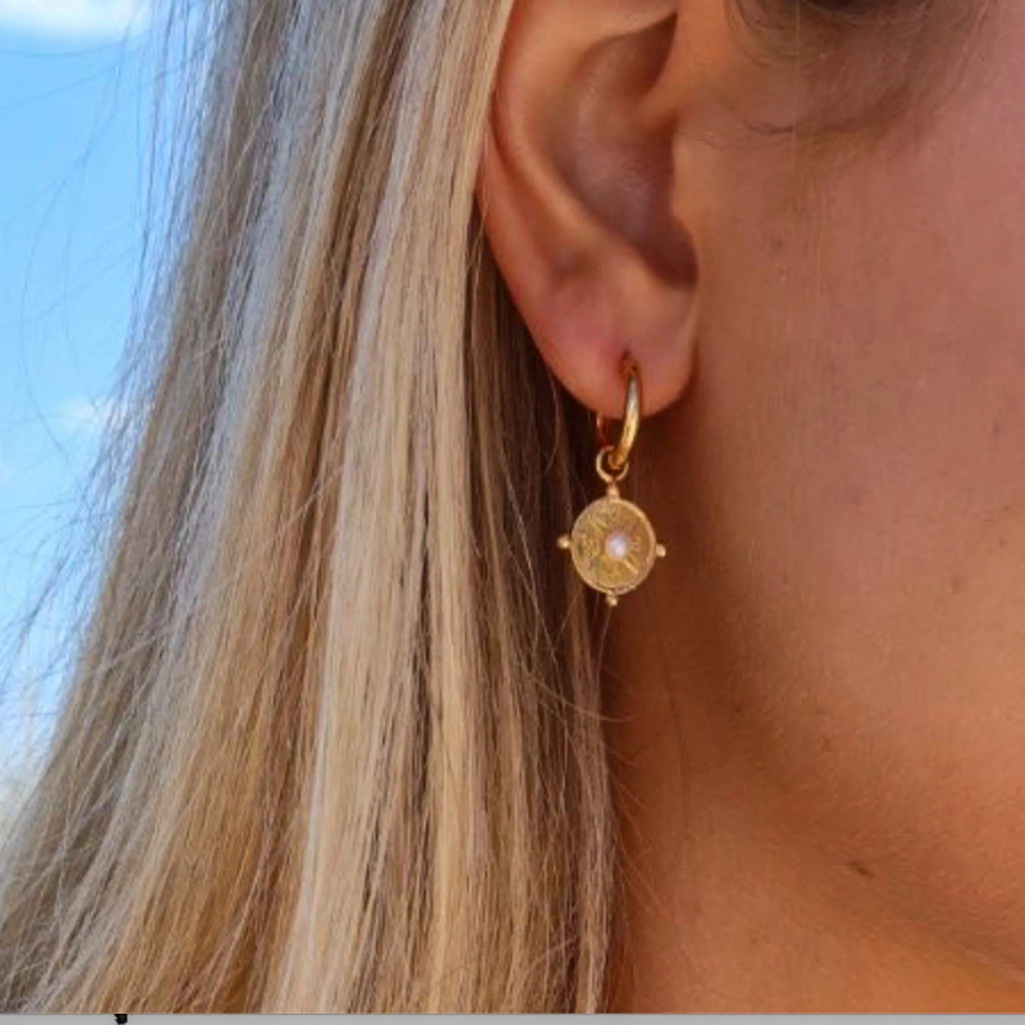 Compass Sleeper Earrings Gold