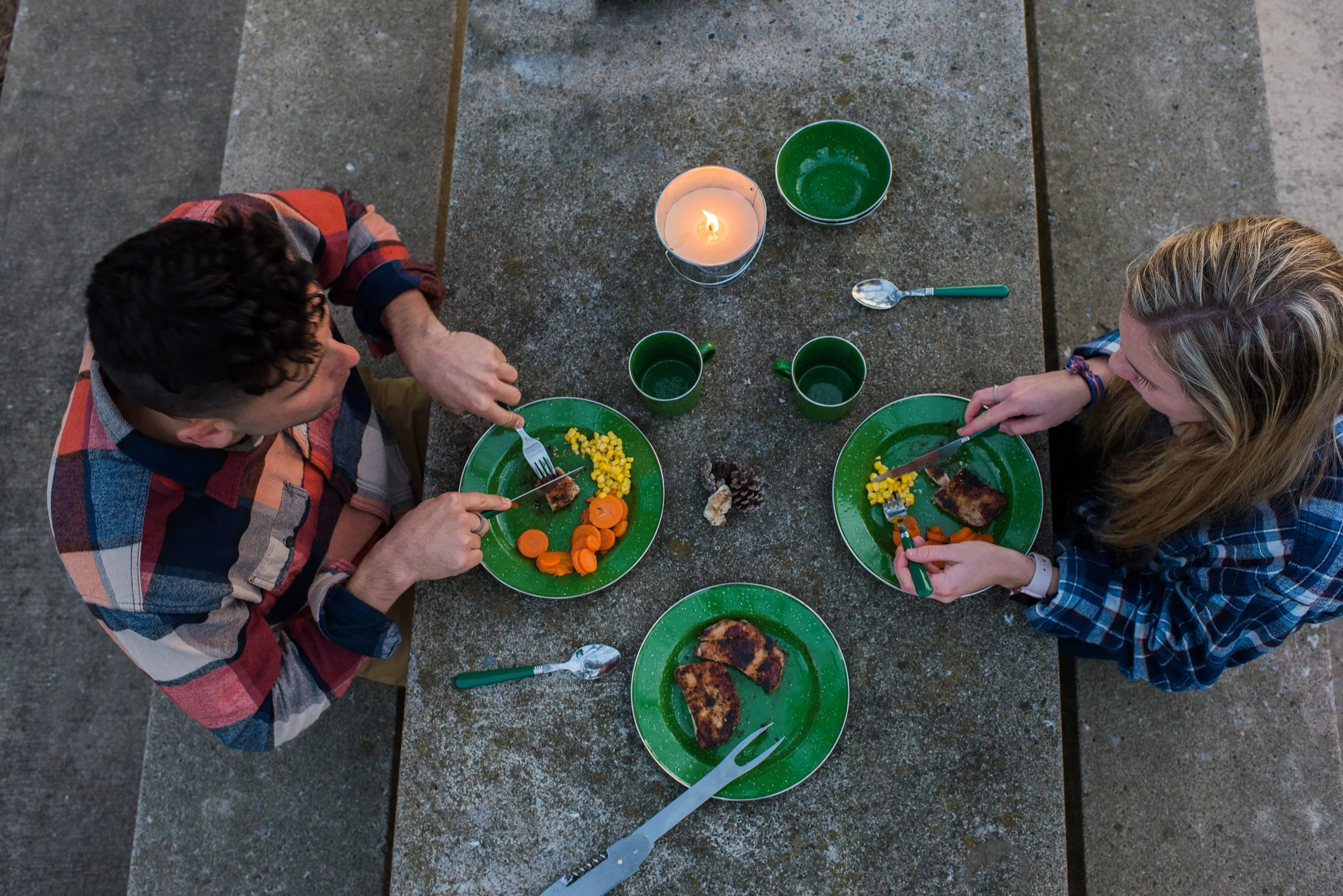 Enamel Camping Tableware Set - 24 Pieces - Green