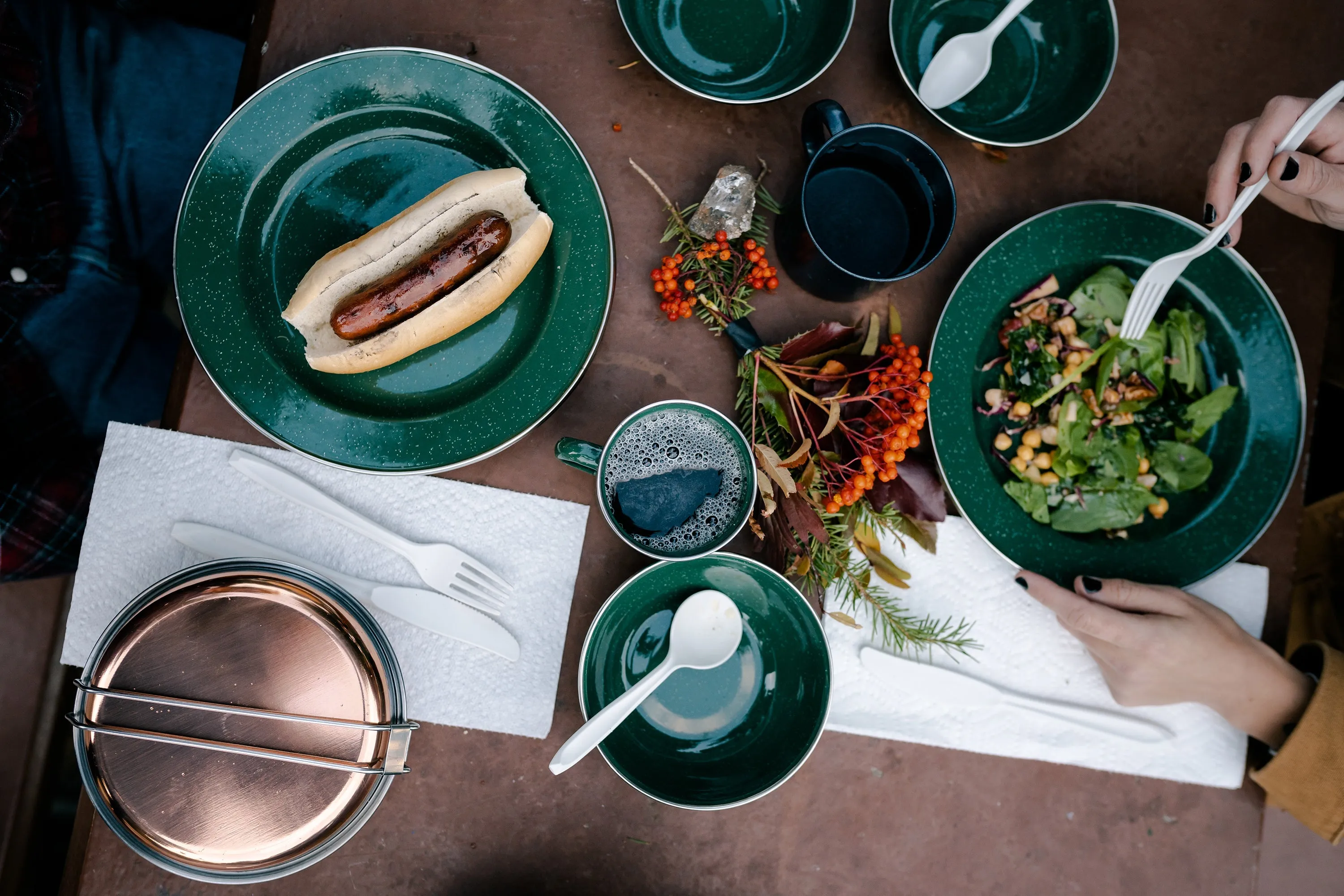 Enamel Camping Tableware Set - 24 Pieces - Green