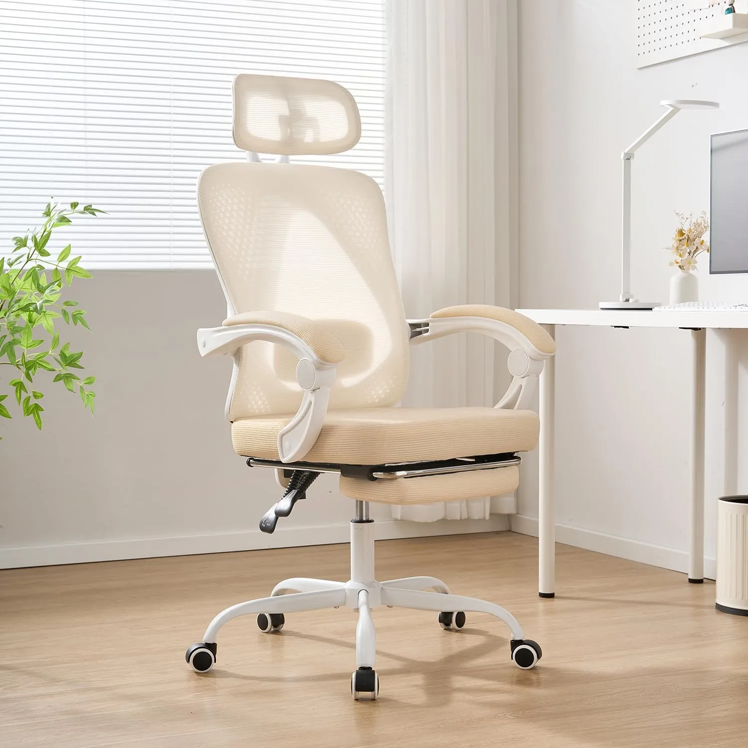 Ergonomic Office Chair with Retractable Footrest, 400LBS Capacity,Synchronized Armrest, Breathable Mesh, Adjustable Lumbar Support