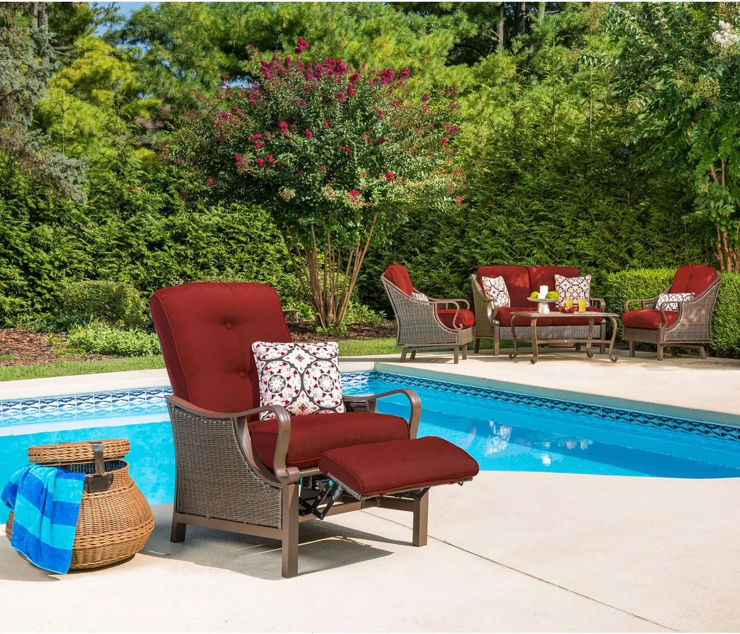 Hanover Ventura Brown Wicker Outdoor Recliner Chair with Cushions and Accent Pillow, Luxury All-Weather Outdoor Patio Recliner Chair with Rust Resistant Steel Frames for Deck, Backyard, Pool Side