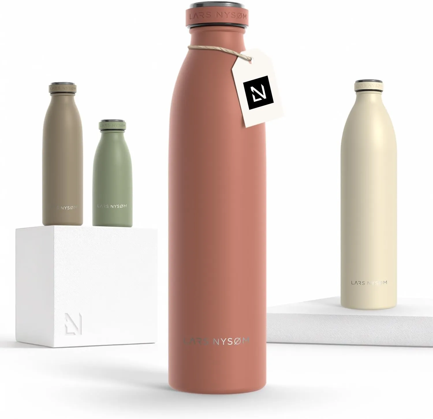 LARS NYSØM Stainless Steel Insulated Water Bottle 12 oz 17 oz 25 oz 34 oz 51 oz | Insulated Thermo Flask for Hot and Cold Beverages | Leakproof Drinking Bottle (Brick Red, 25.4 oz)