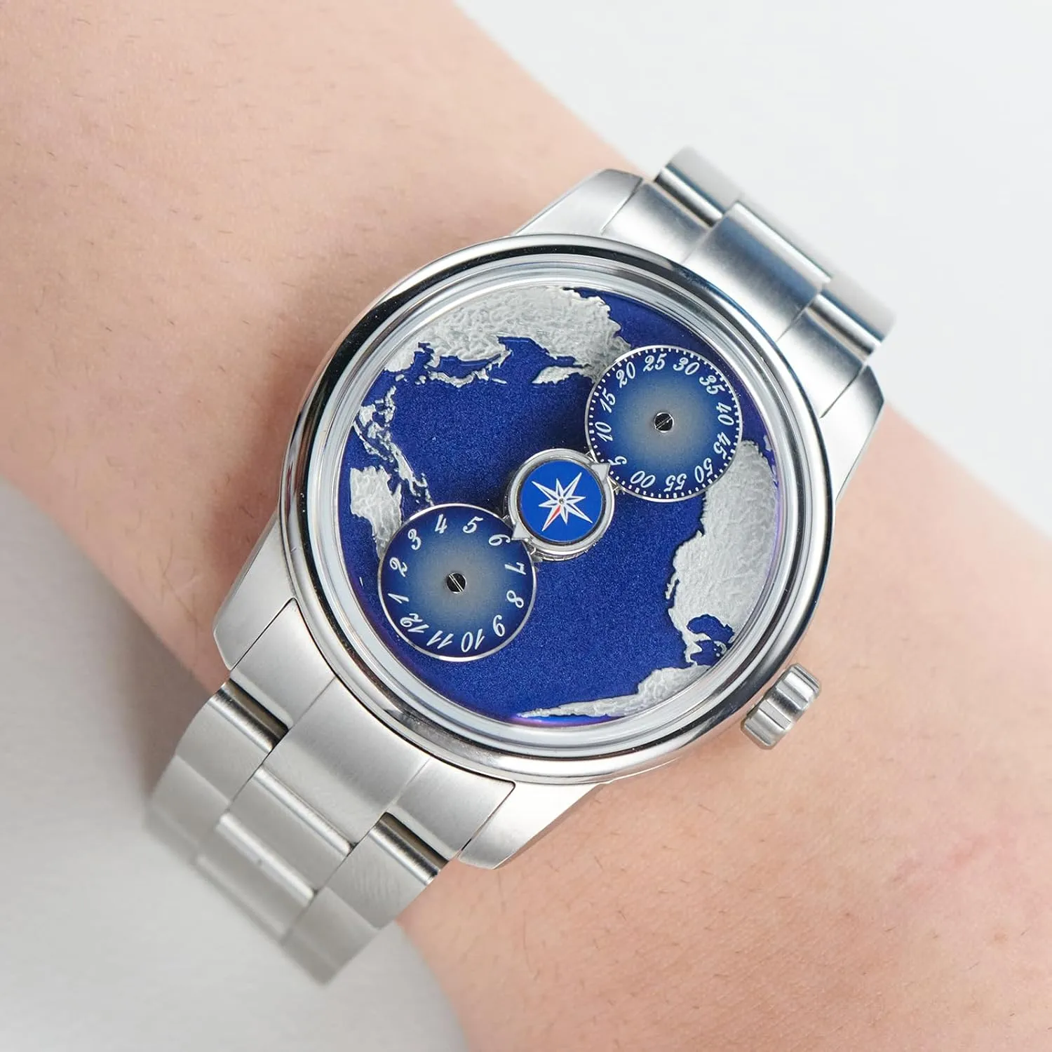 Luxury Analog Watch with World Map Dial, Compass Design, Rose Gold Stainless Steel Band
