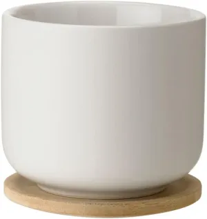 Stelton Theo Tea Mug - Drinking Cup for Tea, Coffee & Hot Chocolate - Stoneware, Cast Iron Exterior, Glazed Interior - Lid Made of Sustainable Bamboo Wood - Sand Colour, 0.2 Litres