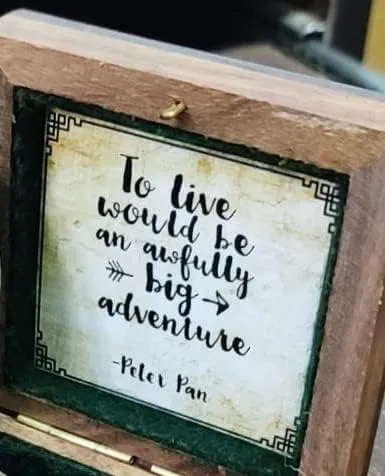 to Live Would Be an Awfully Big Adventure Antique Nautical Vintage Inspirational Quote Engraved Compass with Wooden Box, Camping Compass, Romantic Gift Idea for Him/Her,Wedding Anniversary, Lovers.